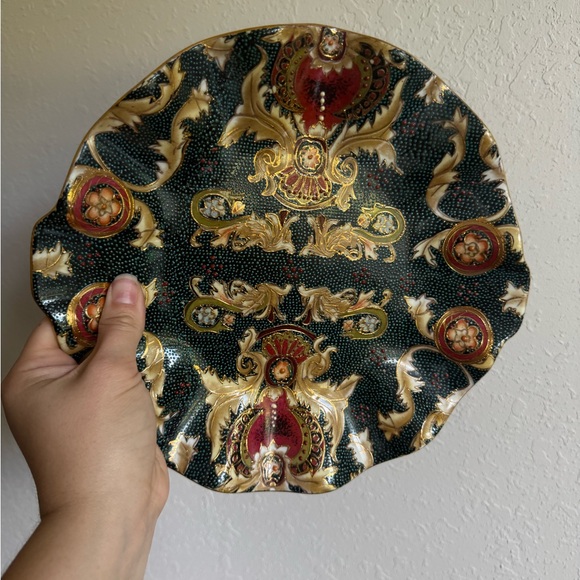 Vintage Chinese Cloisonné Enamel Hand Painted Decor Plate 10” Fluted Grannycore - Picture 2 of 3